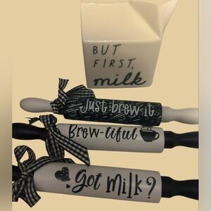 Chic Black and White Kitchen Decor Set